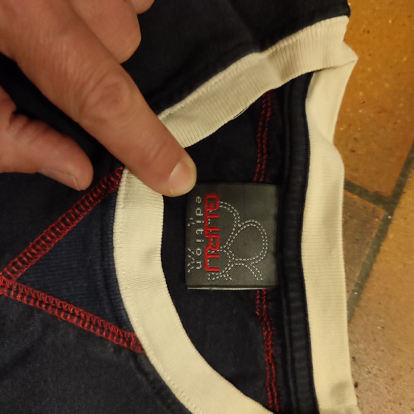 Leibchen & Hosen: Maglia Guru – Gebraucht aus Ascona von Artik3 1
