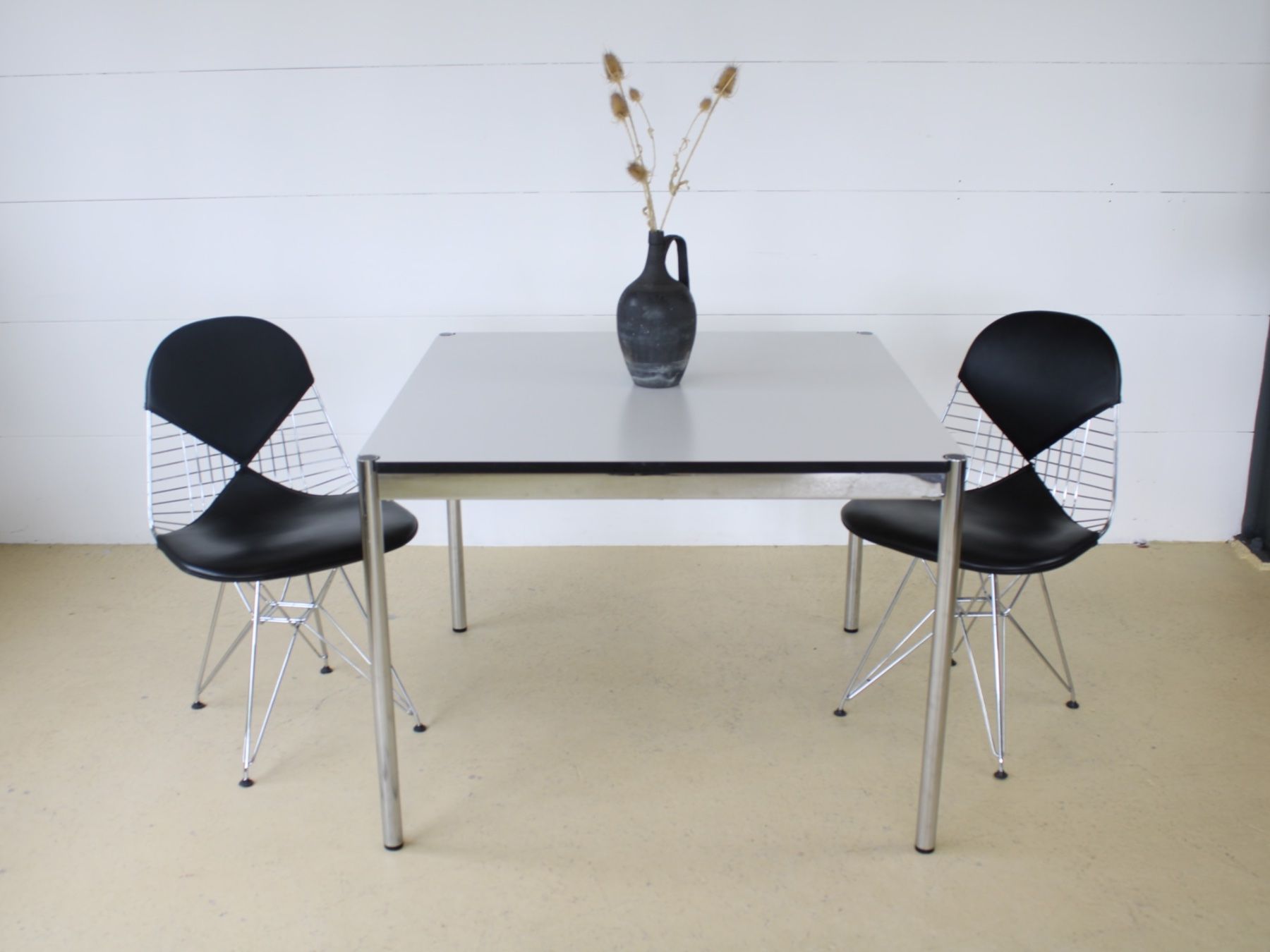 USM Scrivanie: USM Tisch (90cmx90cm) – Usato da Meinisberg venduto da atelier_TILIJA 6