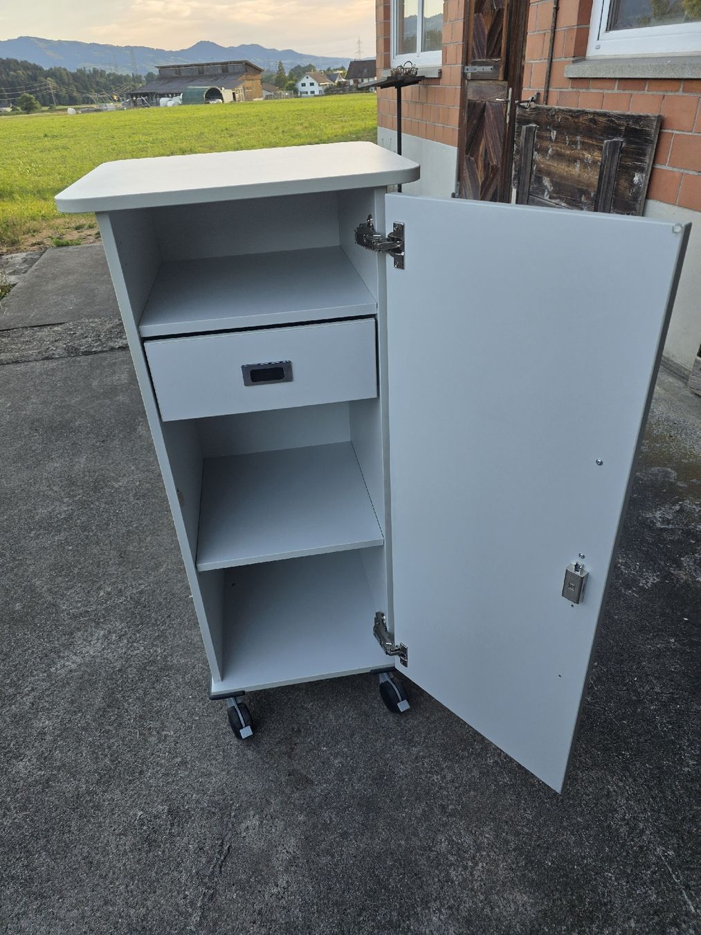 Armoires: Büro Caddy abschliessbar – D'occasion à Rüti ZH par Madeira14 1