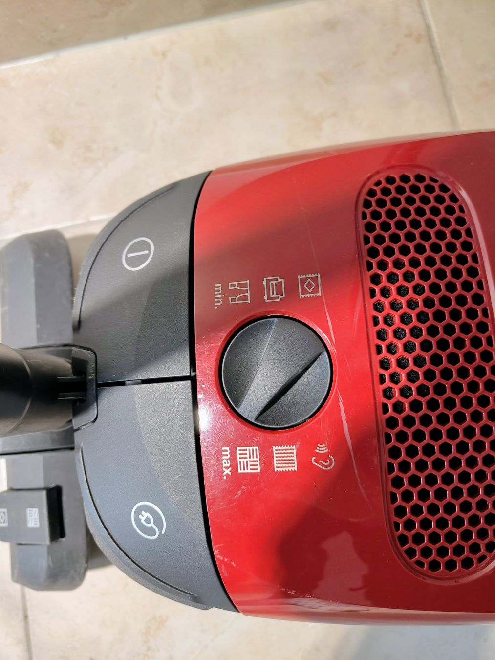 Miele Aspirapolveri & Accessori: Miele Classic C1 Easy Red PowerLine - inkl. Beutel & Filter – Usato da Zürich venduto da log_bg99 2