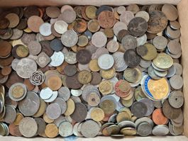 Grosse Sammlung mit 4.5 Kg. Münzen aus aller Welt