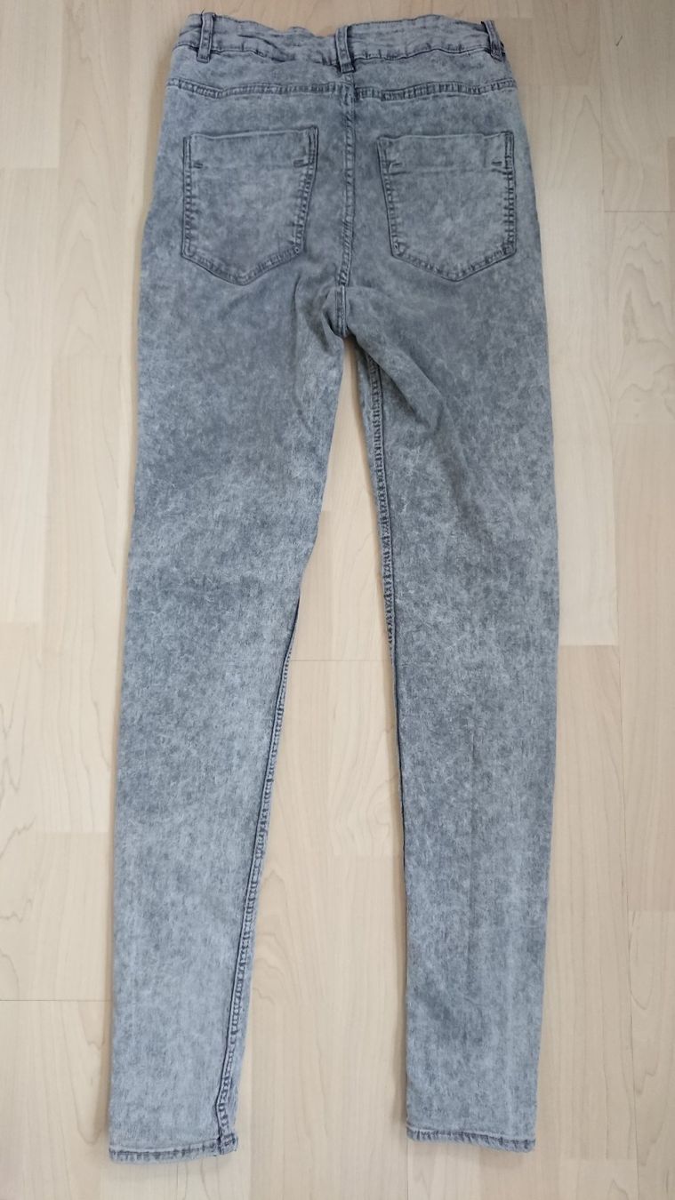 H&M Jeans: Damen Jeans Divided H&M Gr. XS Stretch – Usato da Hallau venduto da CHACLA 1