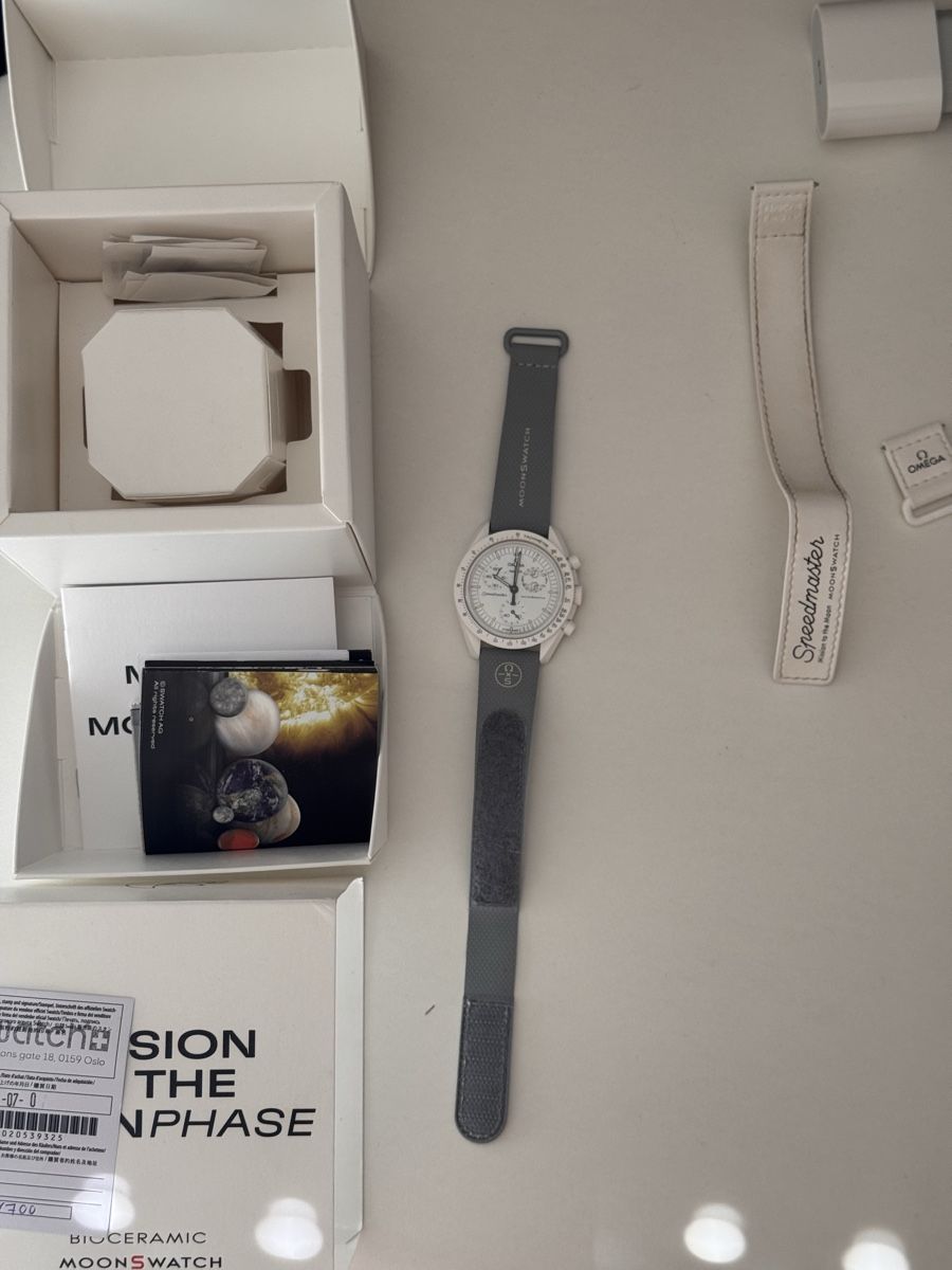 Swatch Uhren: Moonswatch Snoopy White  – Neu (gemäss Beschreibung) aus Morges von chr_w6nj 2