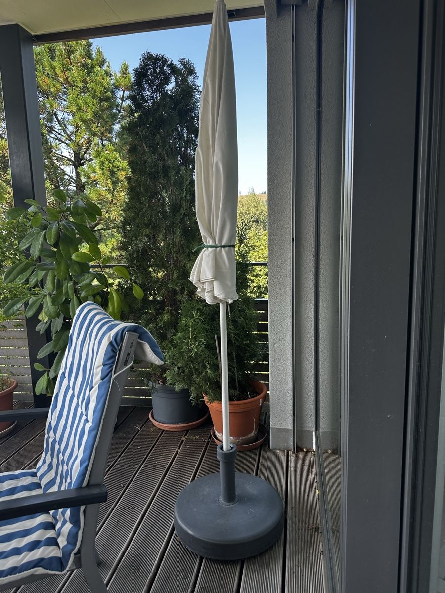 Parasols: Parasol with base white good condition – D'occasion à Einsiedeln par JJenterprise