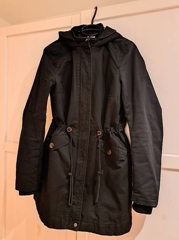 Cappotti: Schwarze Übergangsjacke in Grösse 36 – Usato da Schmerikon venduto da Nicole0120
