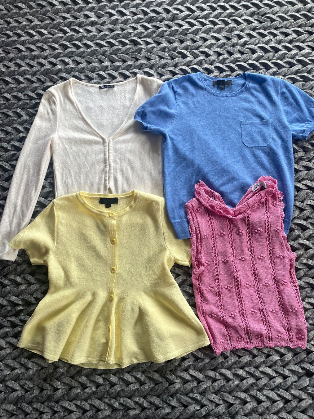 Zara Lots de vêtements: Damen Pullover Set 4 Teile ZARA  Grösse S – D'occasion à Coldrerio par Theres2004