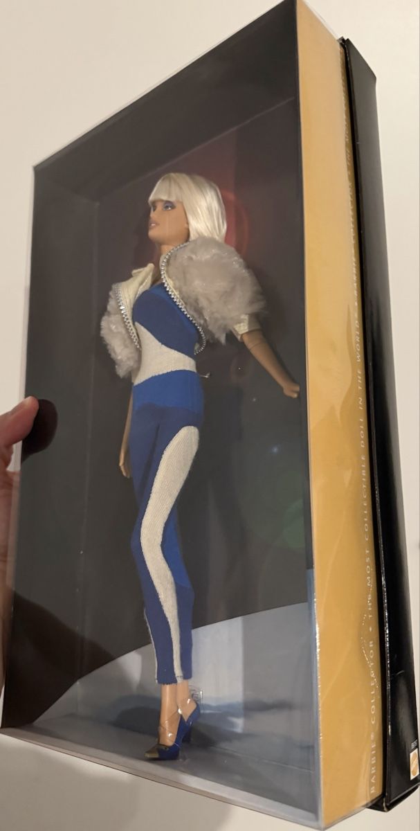 Poupées: Versus Versace Barbie Gold Label – Neuf avec emballage d'origine à Bürglen TG par SonneMondSterne99 7