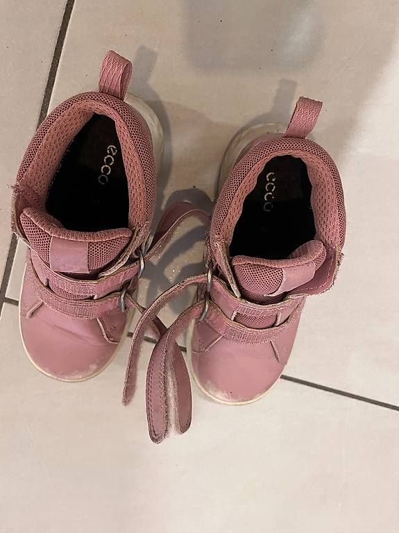 Schuhe für Mädchen: ECCO Kinder-Sneaker / Halbschuhe rosa  Grösse 26 – Gebraucht aus Baar von Basto_made 1