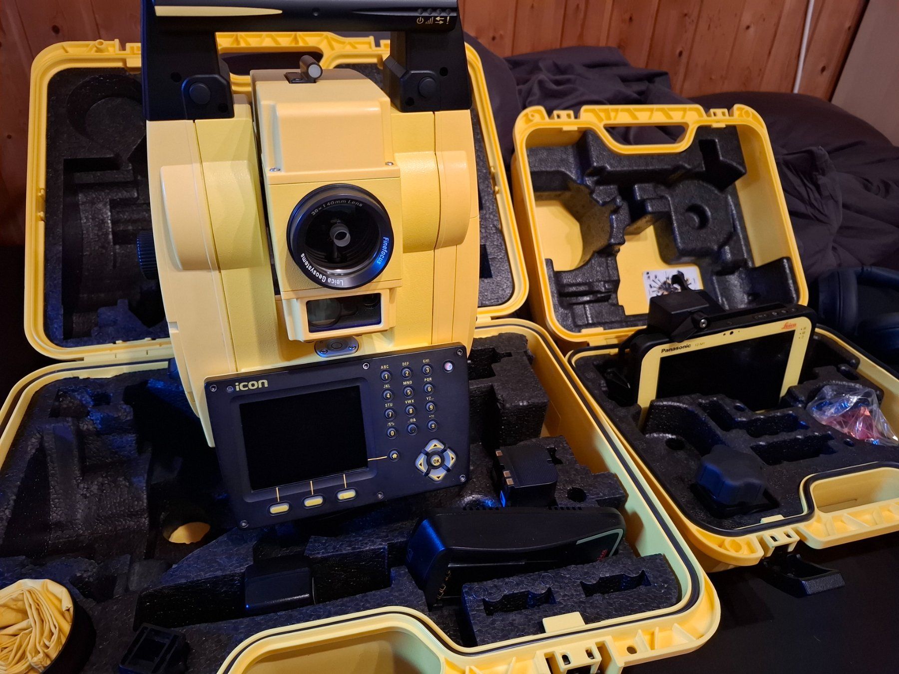Leica Messen: Leica Icr 65 Robotik Set Tachymeter – Gebraucht aus tamins von MagazinGRZH