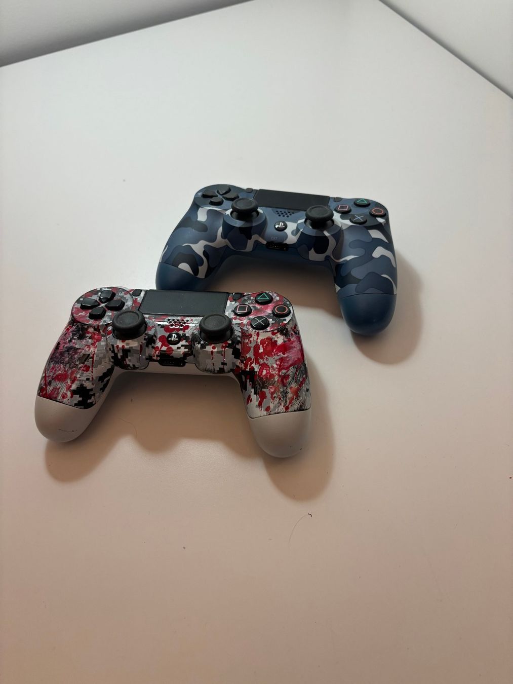Sony Console: Sony PlayStation 4 mit 2 Controllern gebraucht – Usato da St. Gallen venduto da adr_qtz2 2