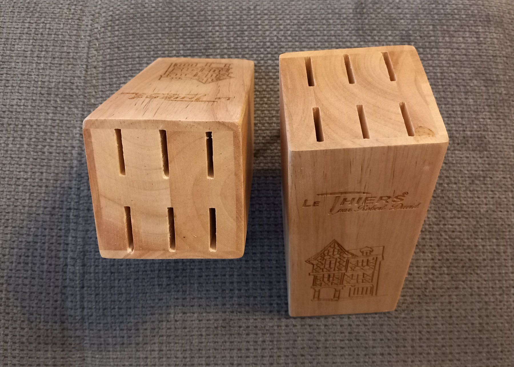 Articoli in legno: 2 supports couteaux petits à moyens – Nuovo (secondo la descrizione) da Monthey venduto da Faragon