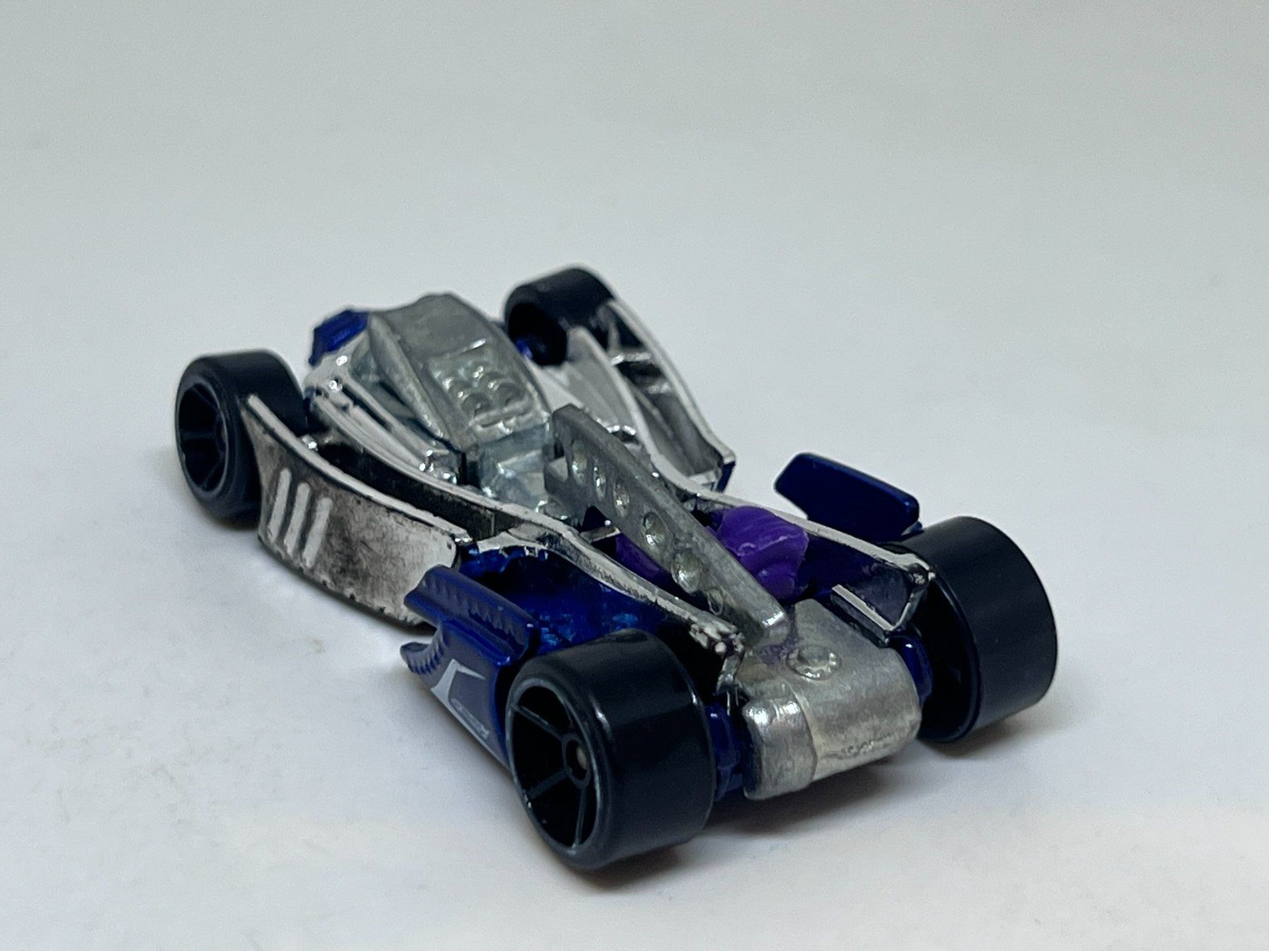 Hot Wheels Modellini d'auto: Hot Wheels Motoblade #573 – Usato da Wildegg venduto da LaaBoutique 2