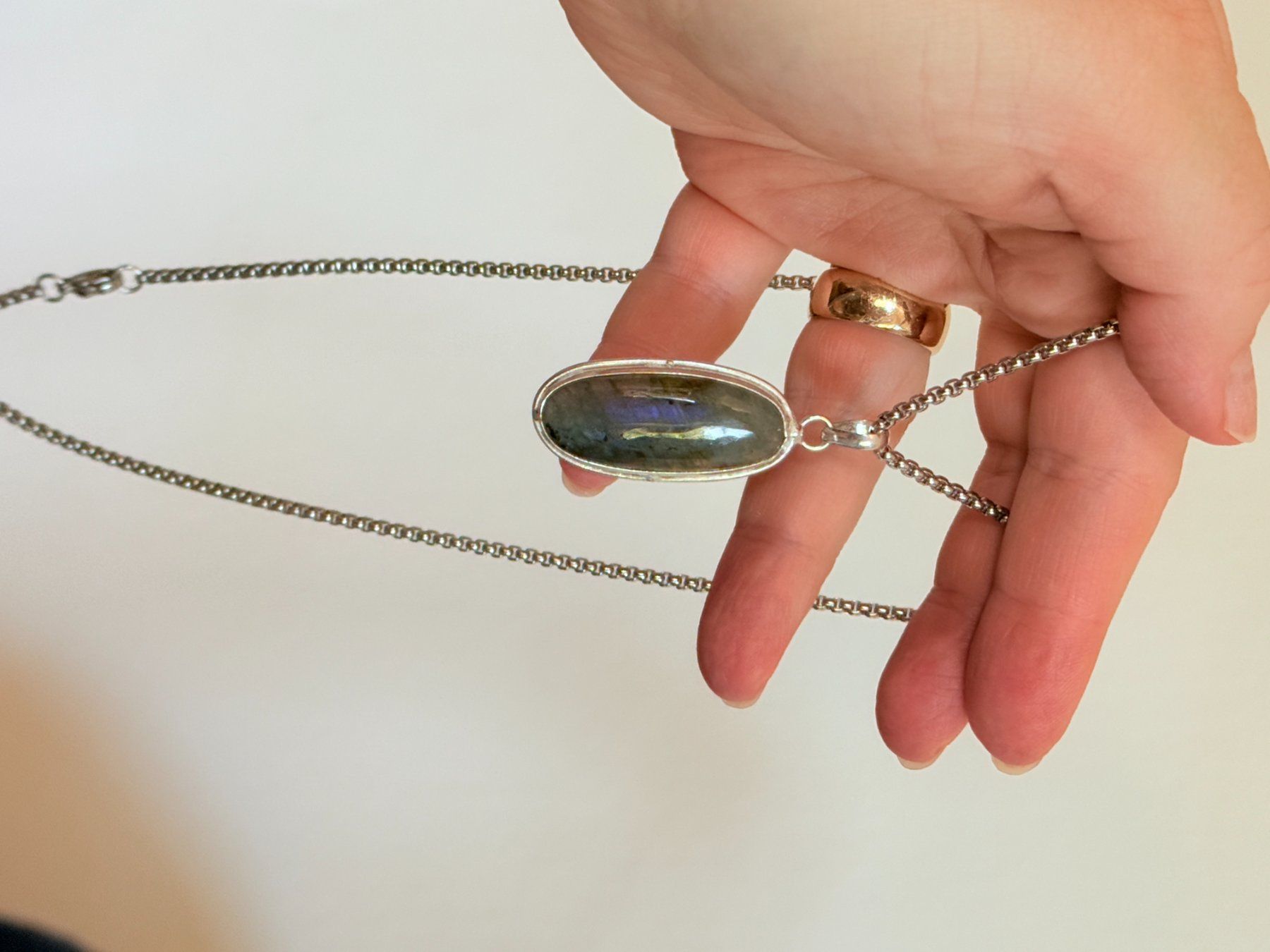 Catenine: Collier pendentif labradorite authentique – Nuovo e nell'imballaggio originale da Genève venduto da AWWA 4