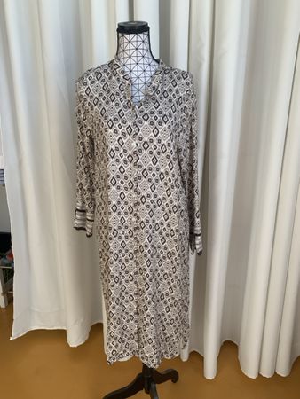 Kleid Hanro 100% Viskose Grösse M gemustert