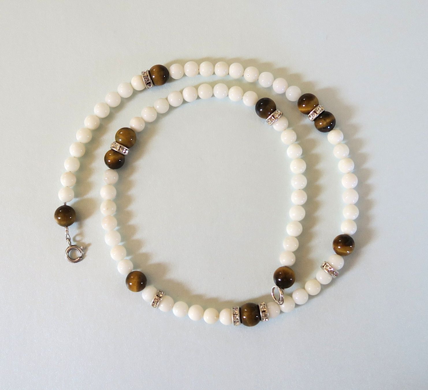 Catenine: Perlenkette weisse Jade/Tigerauge – Usato da Brittnau venduto da marlenestone 2