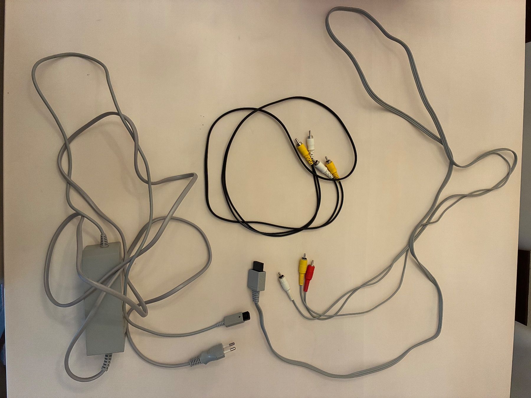 Konsolen: Nintendo Wii - Rot – Gebraucht aus Ebikon von drei 4