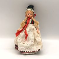 Vintage-Trachtenpuppe aus der Schweiz - Folklore
