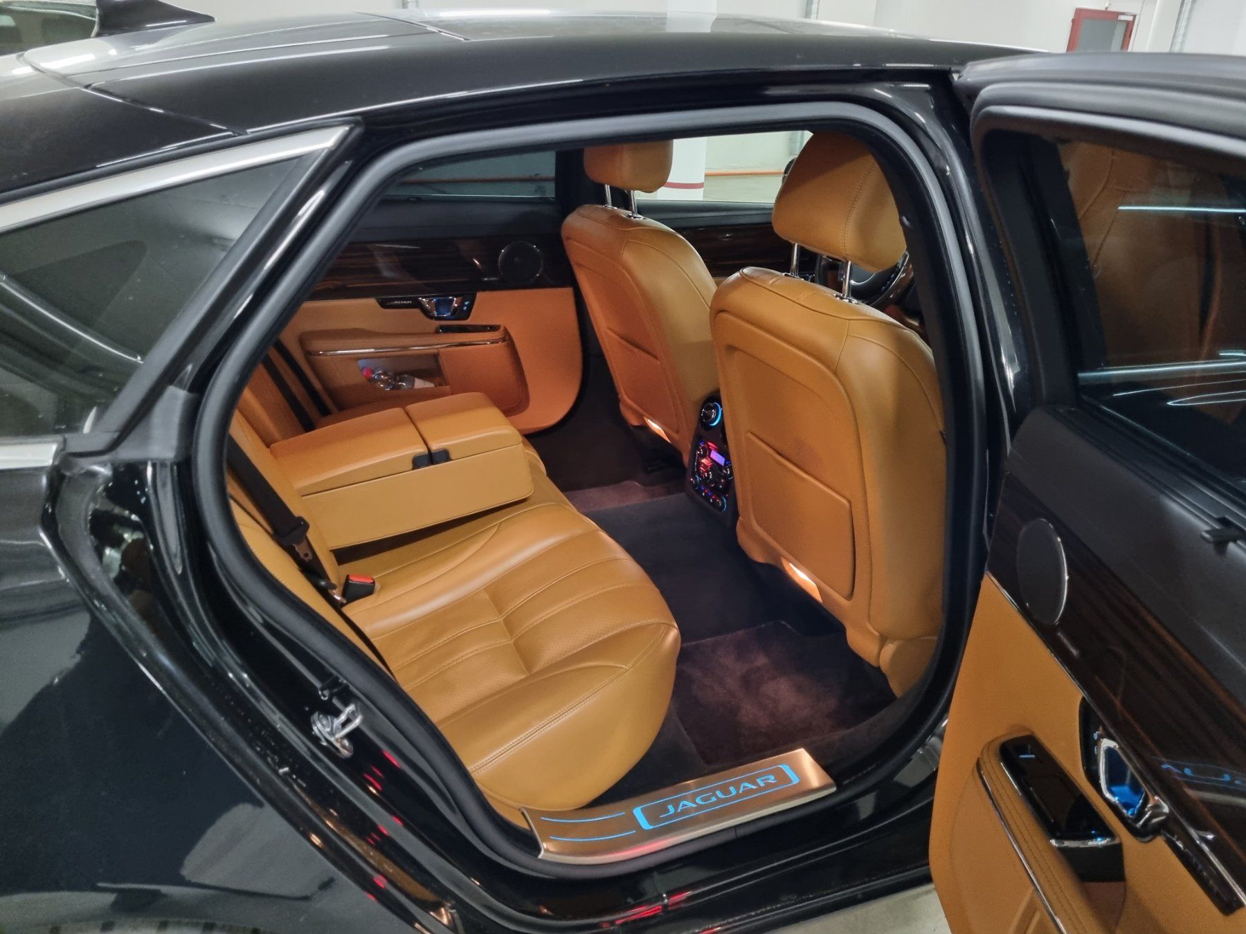 Jaguar Autos: Jaguar XJ 3.0 S/C AWD XJL – Gebraucht aus Rougemont von 911__ 2