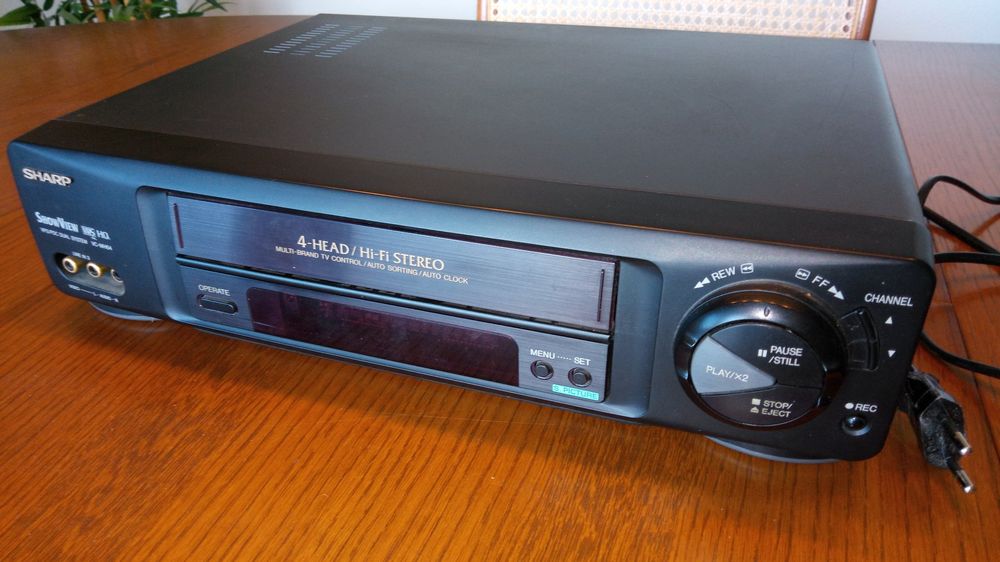 Sharp VHS Stereo Videorecorder (Gebraucht) in Bützberg für CHF 52 – mit ...