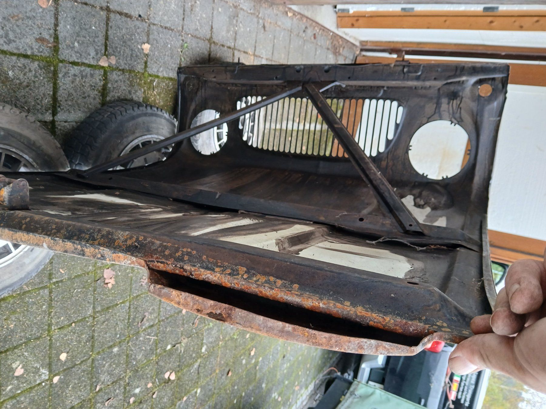 Renault Tutti pezzi di ricambio auto: Motorhaube Renault 4 Oldtimer – Usato da Balsthal venduto da redcarpet 4