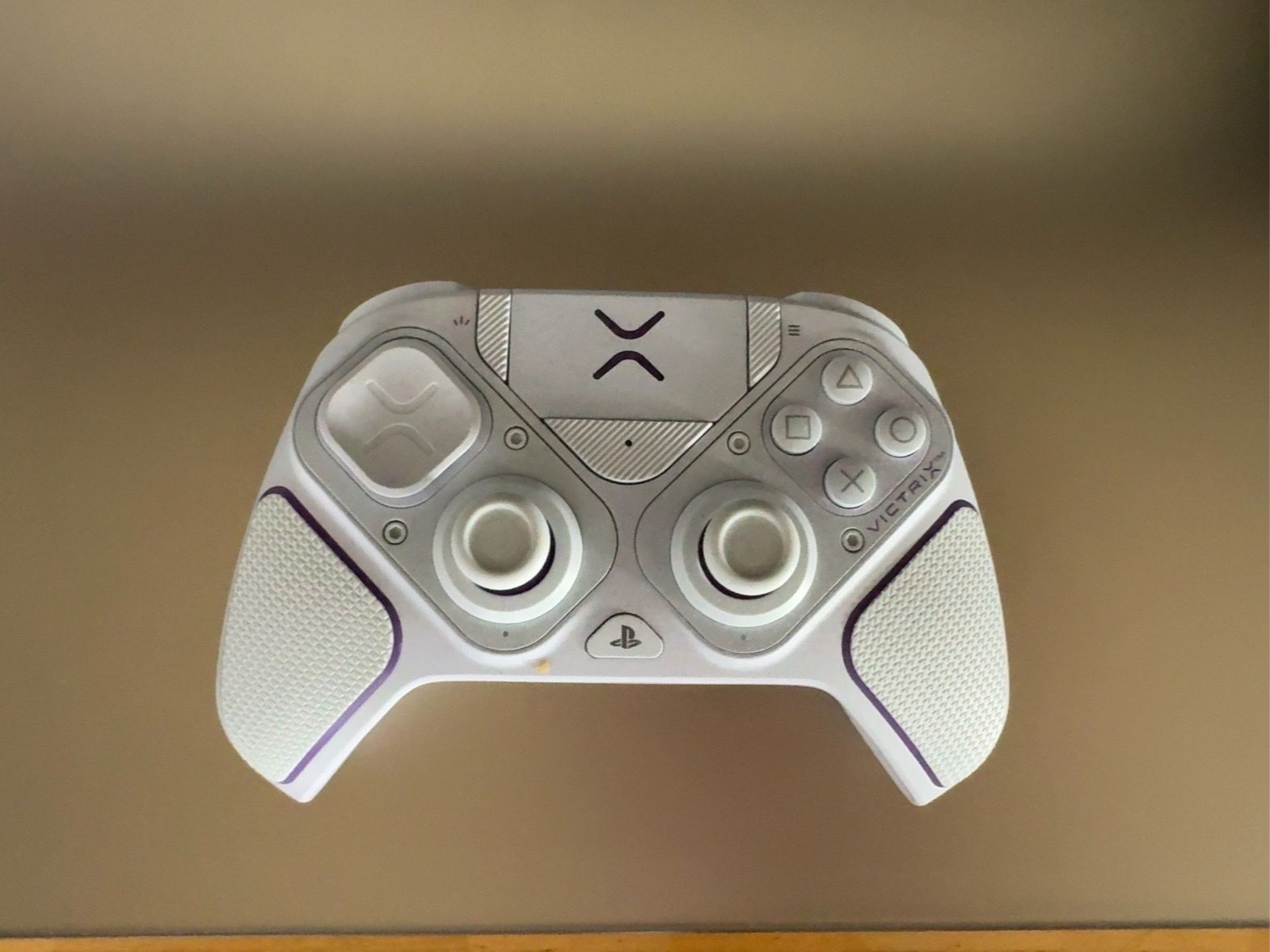 Controller: Victrix Pro BFG Wireless Controller weiss guter Zustand – Neu (gemäss Beschreibung) aus Bern von Flingi