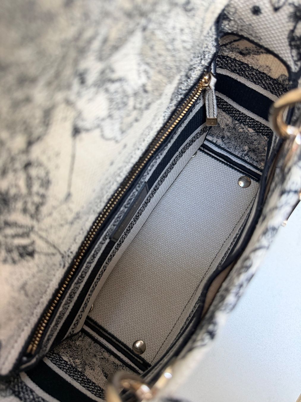 Dior Sacs femmes: NEW Lady Dior D-Lite Tasche – Neuf avec emballage d'origine à Vacallo par kellyyy 6