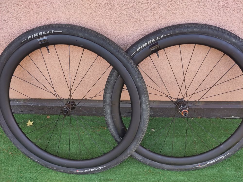 Roues Carbone v lo gravel BMC CRD 400 Pirelli Cintaurato