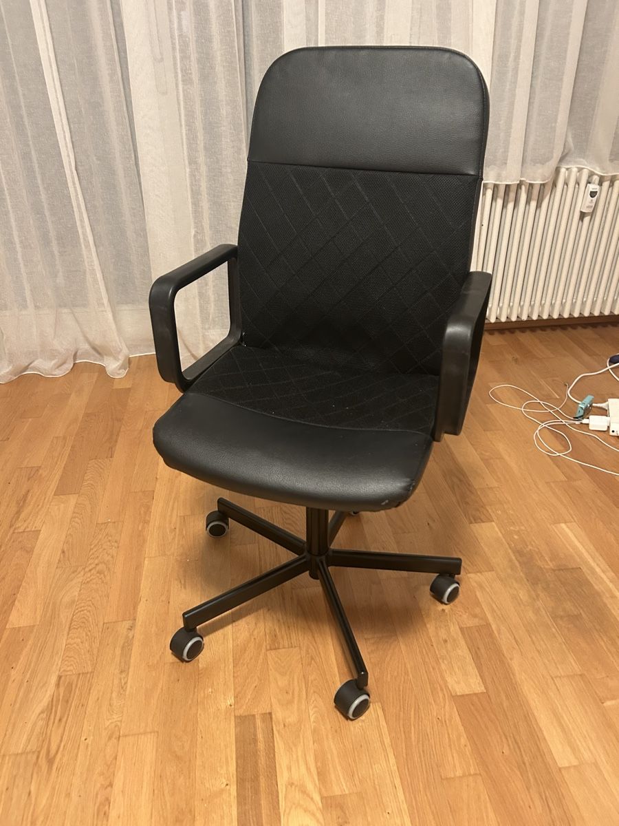 Sedie: Office Chair Black Adjustable Height Good Condition – Usato da Basel venduto da mar_df9j 2