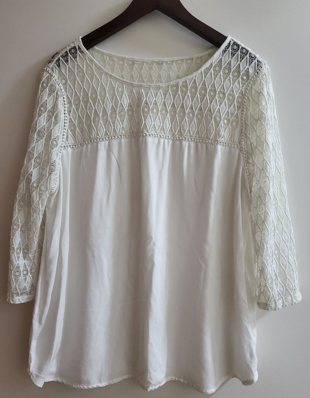 Camicette: Sommerliche Bluse in Weiss mit Spitze – Usato da Basel venduto da sci_67ms