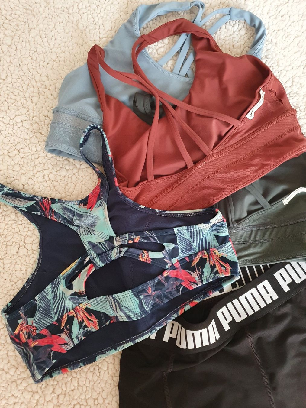Oysho Lotti di vestiti: Sportkleiderpaket Gr. S/M – Usato da Neunkirch venduto da M.Costa1 5
