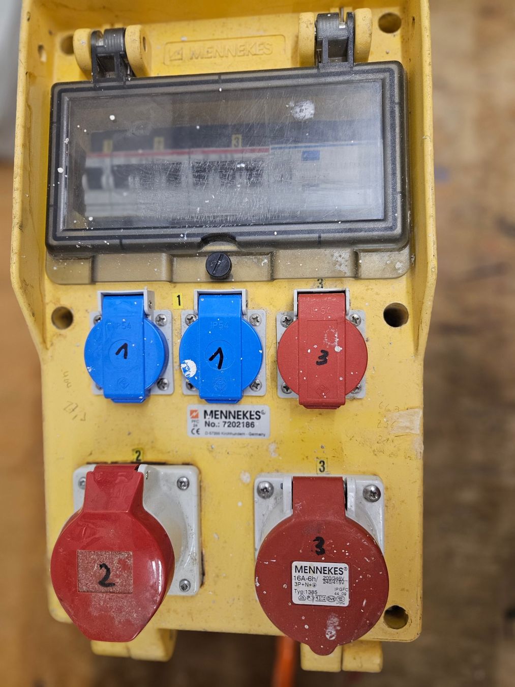 Elettrotecnica: Robuster Baustromverteiler – Usato da Müntschemier venduto da grossh