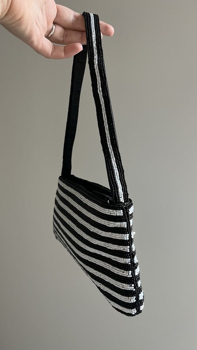 Borse da donna: VINTAGE WHITE BLACK BEADED SHOULDER BAG BY SCHEILAN – Usato da Lugano venduto da yul_fhg2 2