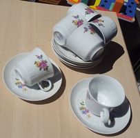 6 tasse et 6 sous-tasse en porcelaine vintage