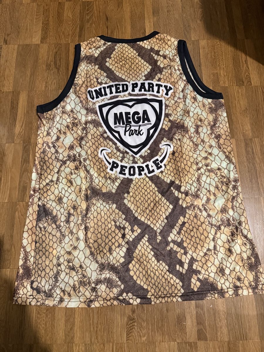 T-shirt: Tanktop Mega Park Grösse XL – Usato da Freidorf TG venduto da sarotiko 2