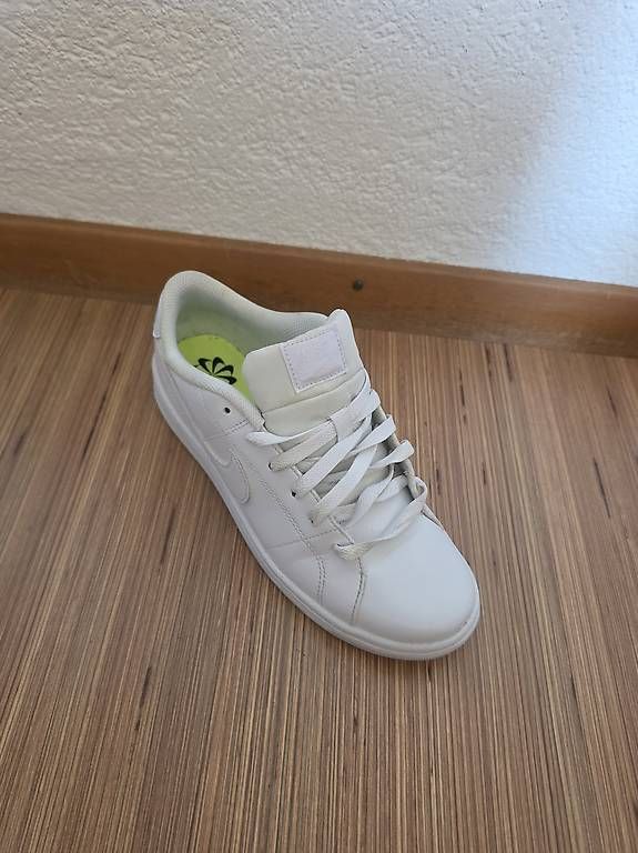 Scarpe da donna: Nike Baskets basses Court Royale 2 blanches – Usato da Essert-Pittet venduto da lyli01