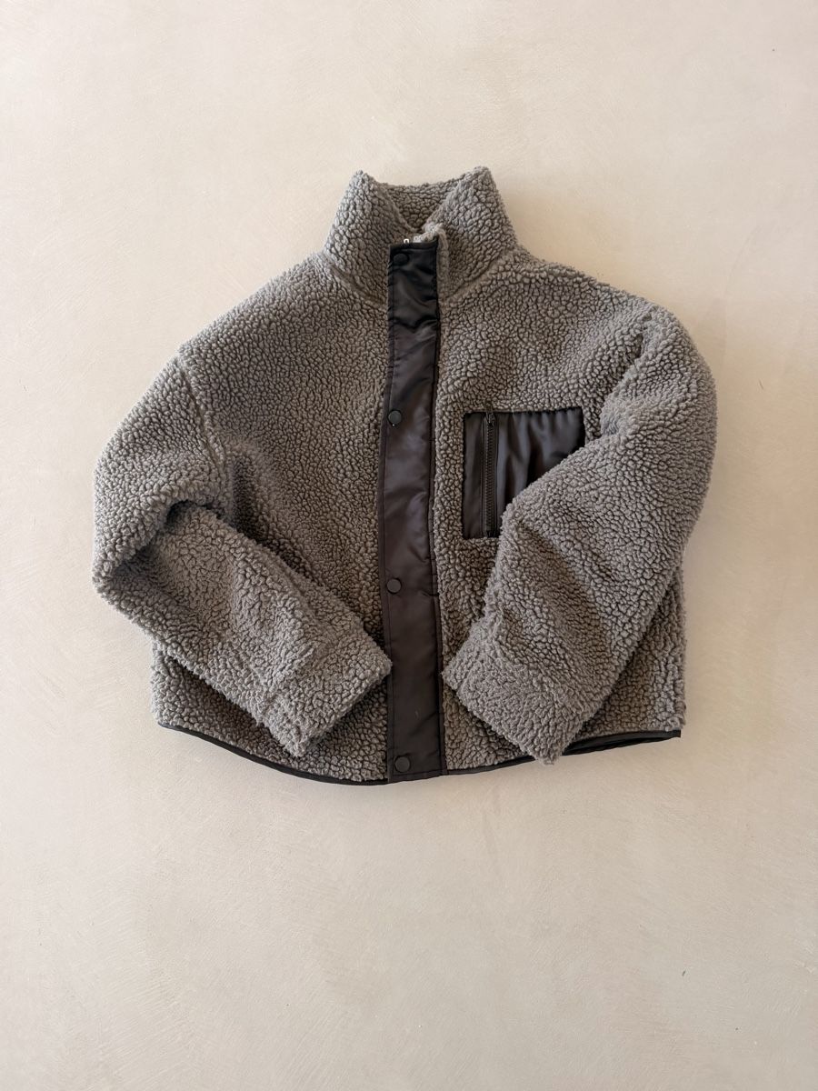 Vestes: Graue Jacke – Neuf (Voir description) à Domat/Ems par Ker_9dnd 2