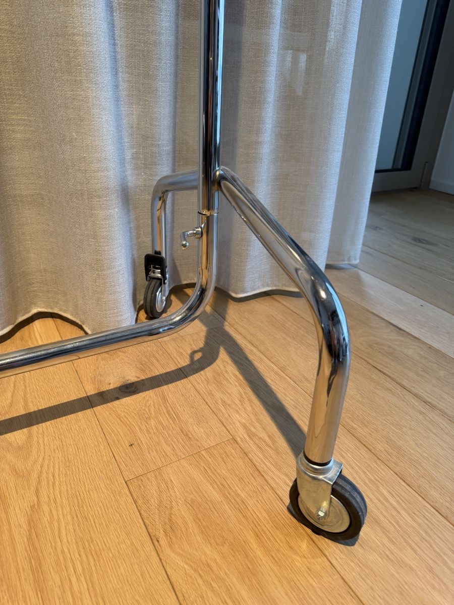 Garderobe: Kleiderstange Chrom mit Rollen – Gebraucht aus Zürich von P_Bach 4