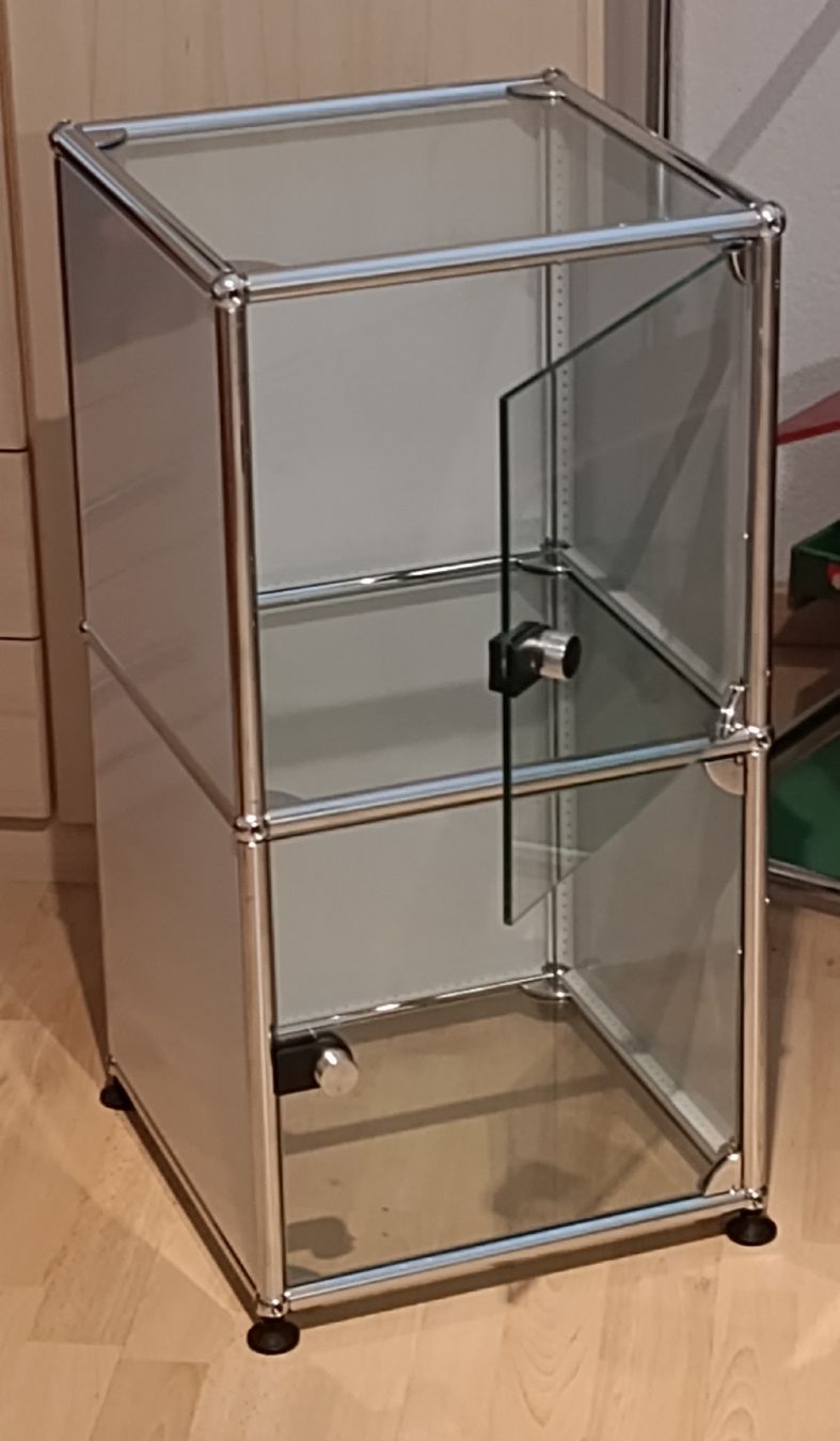 Vetrine: USM GLAS VITRINE MIT TÜRE  – Nuovo (secondo la descrizione) da Kloten venduto da pitagora101 1