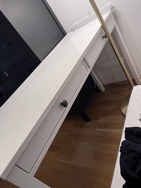 Scrivanie: iKEA Hemnes  Schreibtisch klein – Usato da Bern venduto da sin_k9vr 1