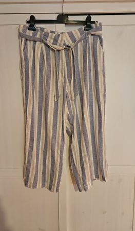 Weite Hose mit Streifen