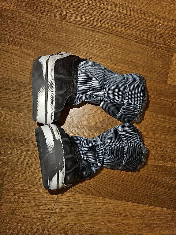 Scarpe per ragazzi: Kinder-Winterschuhe Grösse 25 – Usato da Zürich venduto da annschel 2