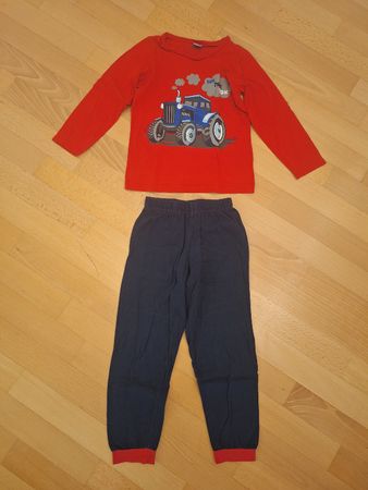 Pyjama "Traktor" in Gr. 110/116