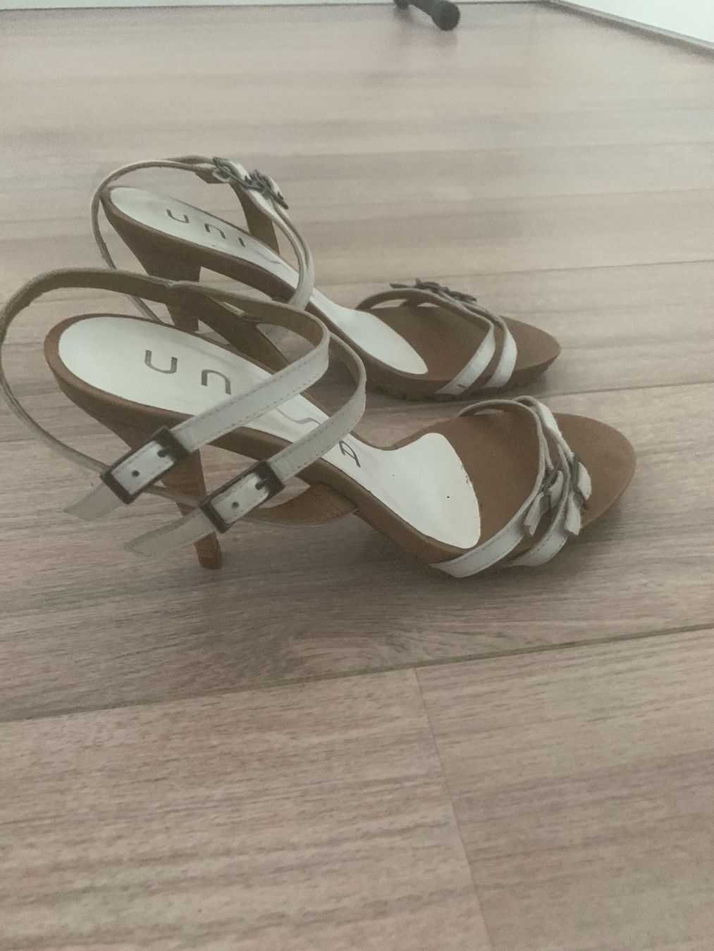 Unisa Scarpe da donna: UNISA High Heels Gr. 38 weiss – Usato da Bonstetten venduto da VCLS 1