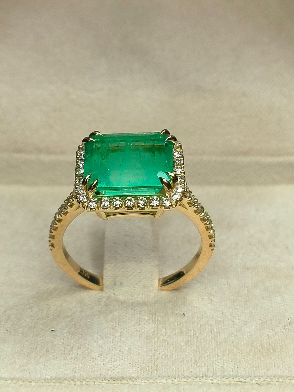 Bagues: Bague Solitaire Émeraude – Neuf avec emballage d'origine à La Chaux-de-Fonds par curtitswisswatches