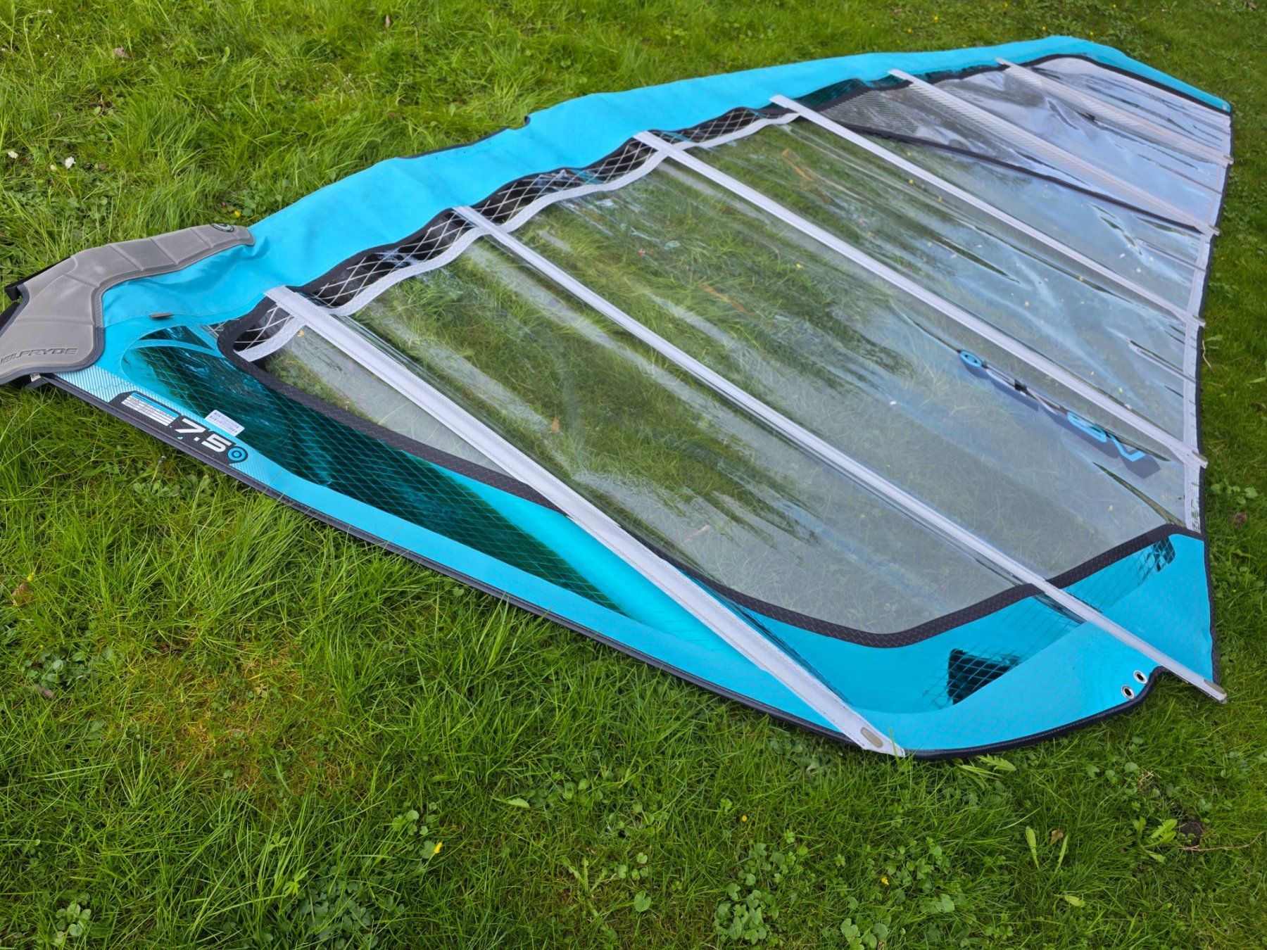 Surf: Windsurfsegel Neil Pryde V8 7,5 – Usato da Buchs SG venduto da swisssurfer007 1