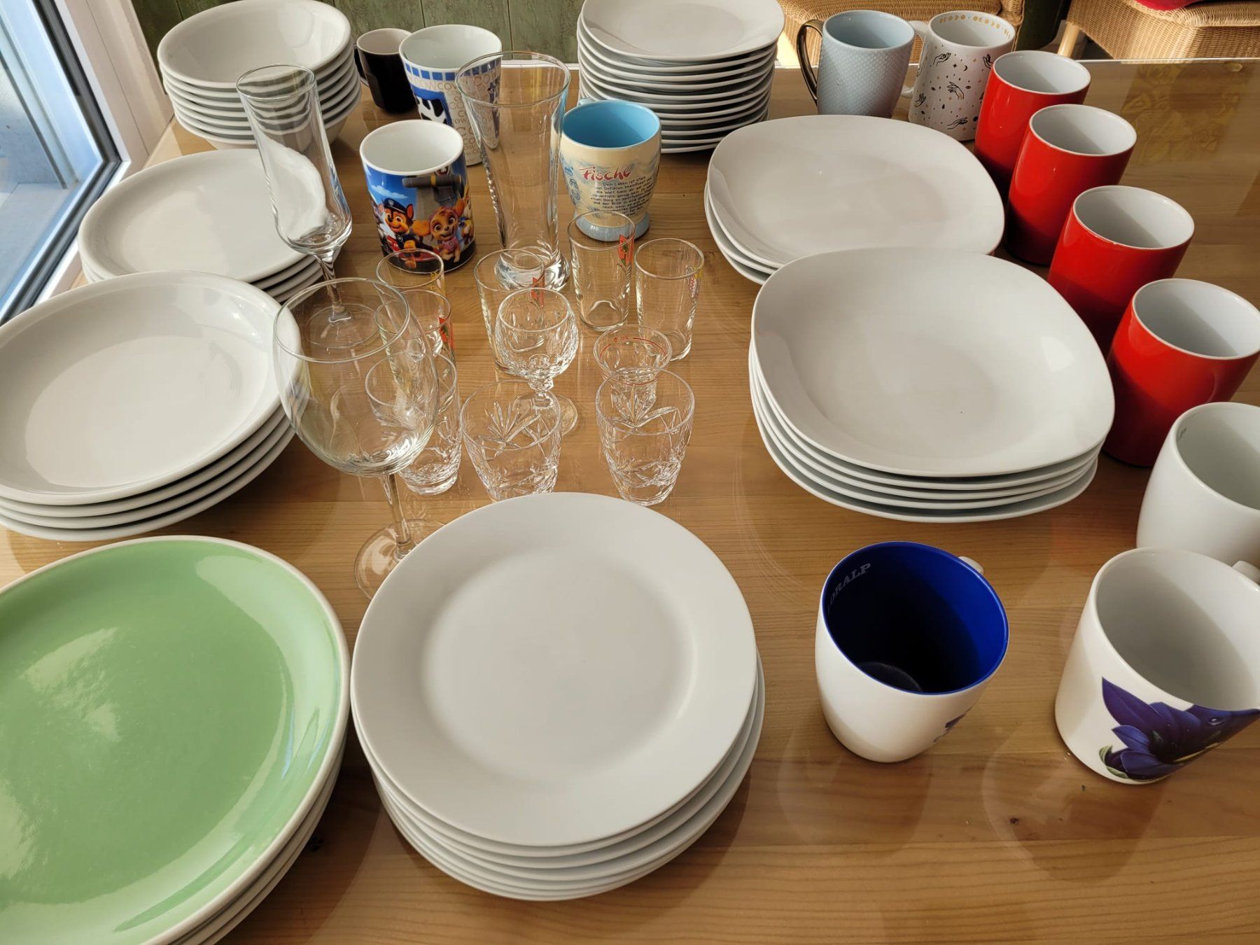 Set di piatti: Diverses Geschirr ZU VERSCHENKEN – Usato da Seon venduto da Labrador10 1