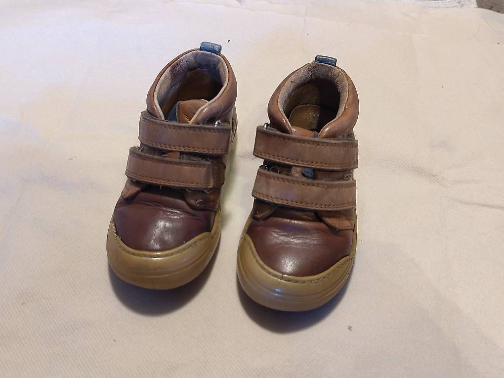 Schuhe für Jungen: Chaussures enfant Benjie taille 25 – Gebraucht aus Veyrier von cec_2xq6 2