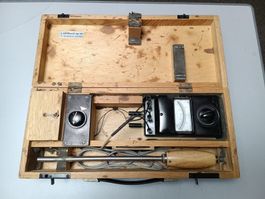 Antikes Widerstands-Anemometer in originaler Holzbox