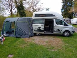 Praktischer wendiger Camper