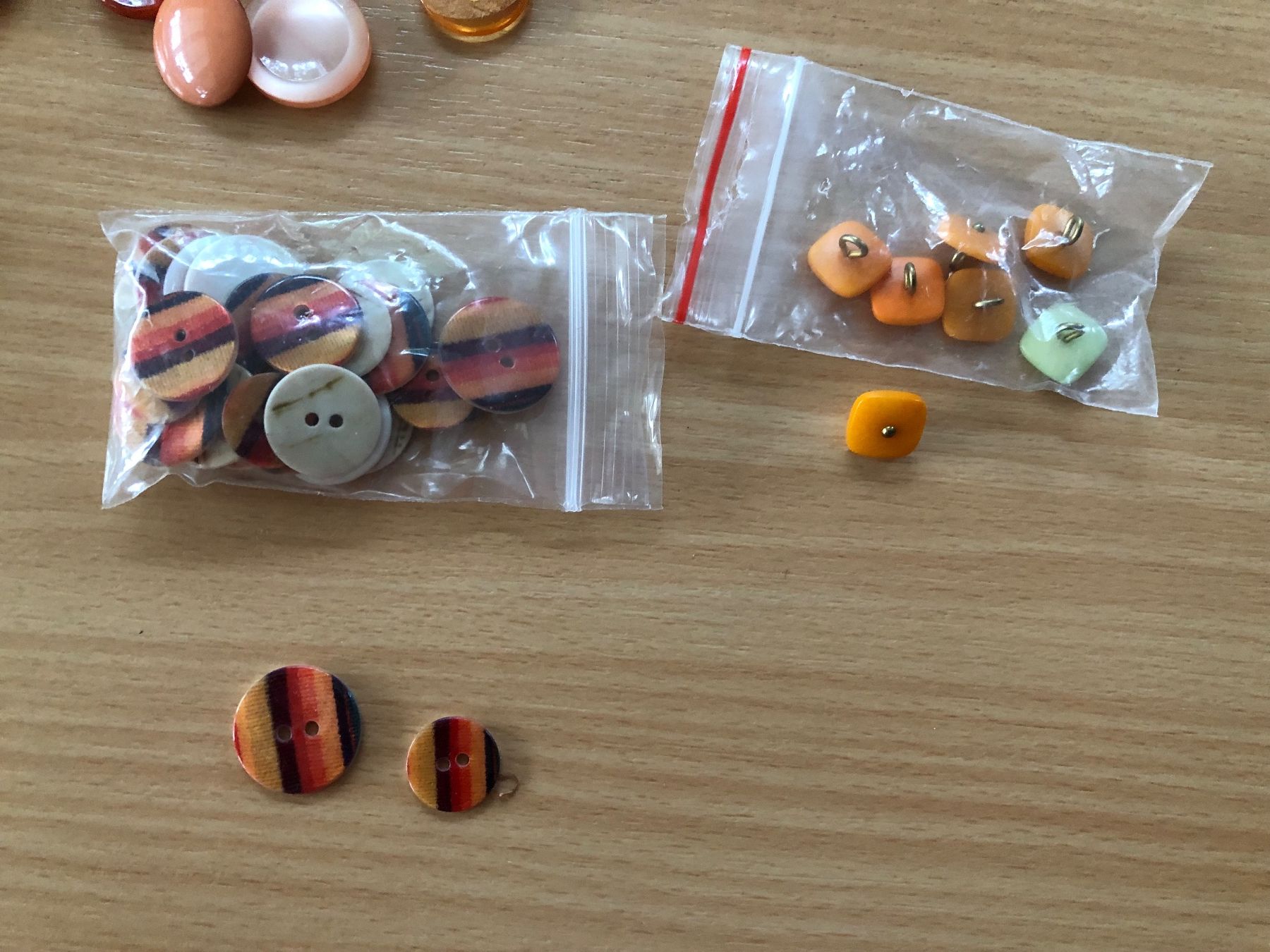 Knöpfe: Lot Knöpfe Orange ca. 200 gr. – Gebraucht aus Sirnach von Goforit2001 3
